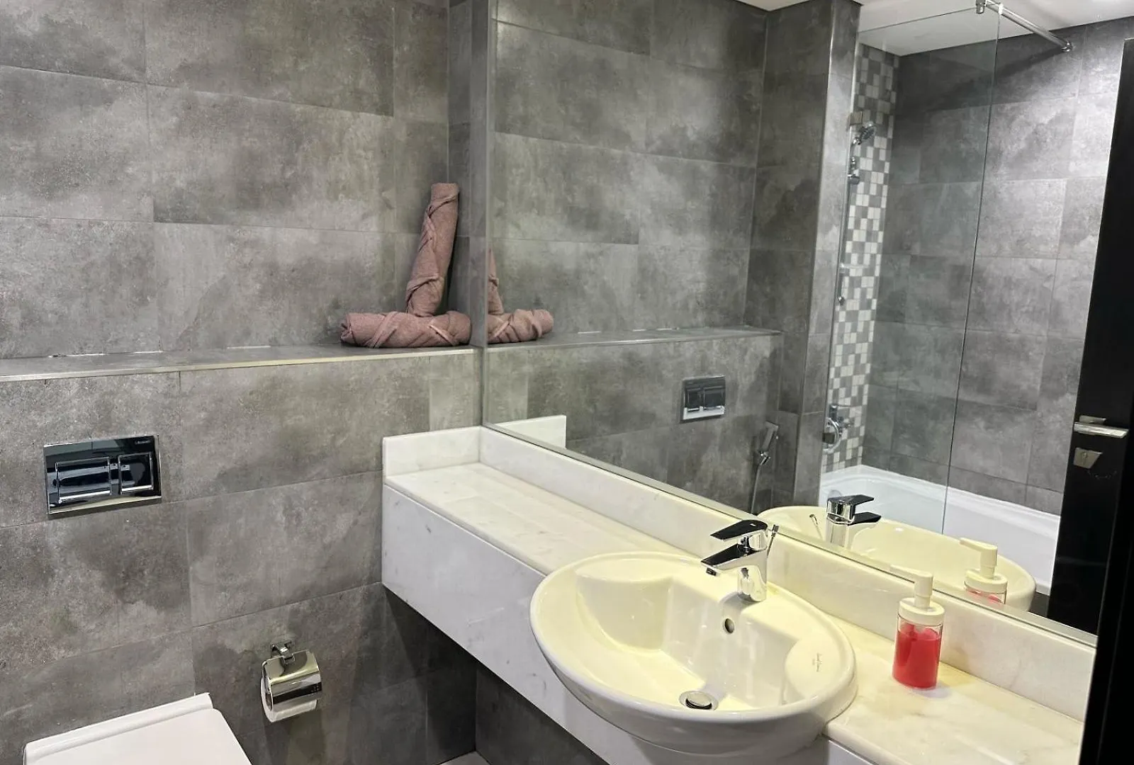 Apartment Private Studio Burj Khalifa Area -Best Price Dubai